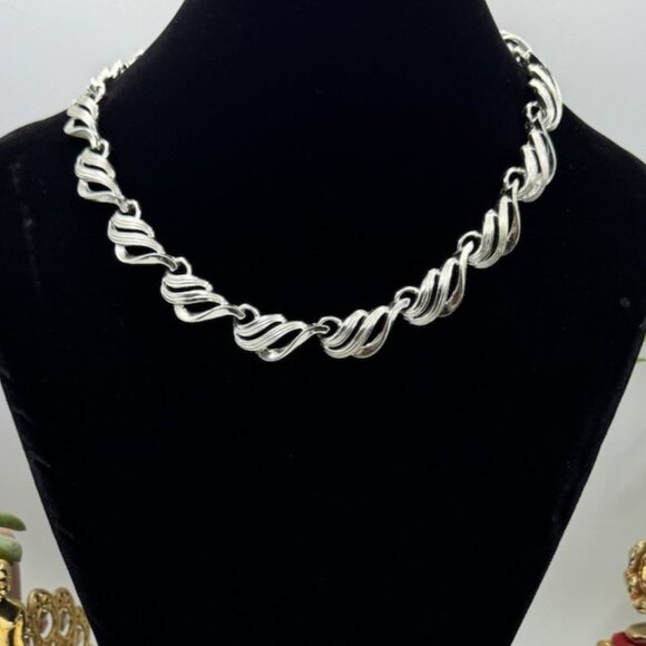 Vintage CORO Choker Statement Necklace Silver Tone Floral Leaf Twist Chain 16" - Picture 1 of 8